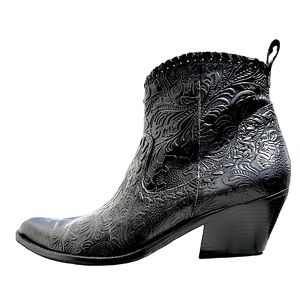 EUC•Gianni Bini•‘Dandy’ Black Floral Embossed Leather Ankle Boots🖤